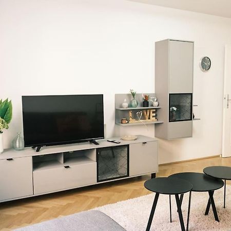 Pink Prater Apartment Wina Bagian luar foto