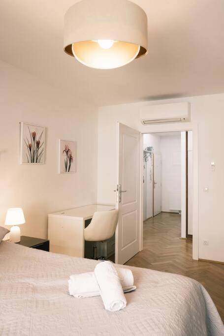 Pink Prater Apartment Wina Bagian luar foto
