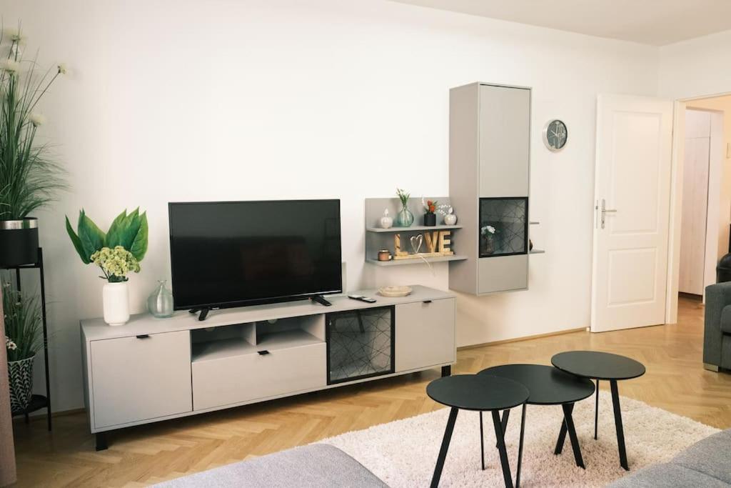 Pink Prater Apartment Wina Bagian luar foto