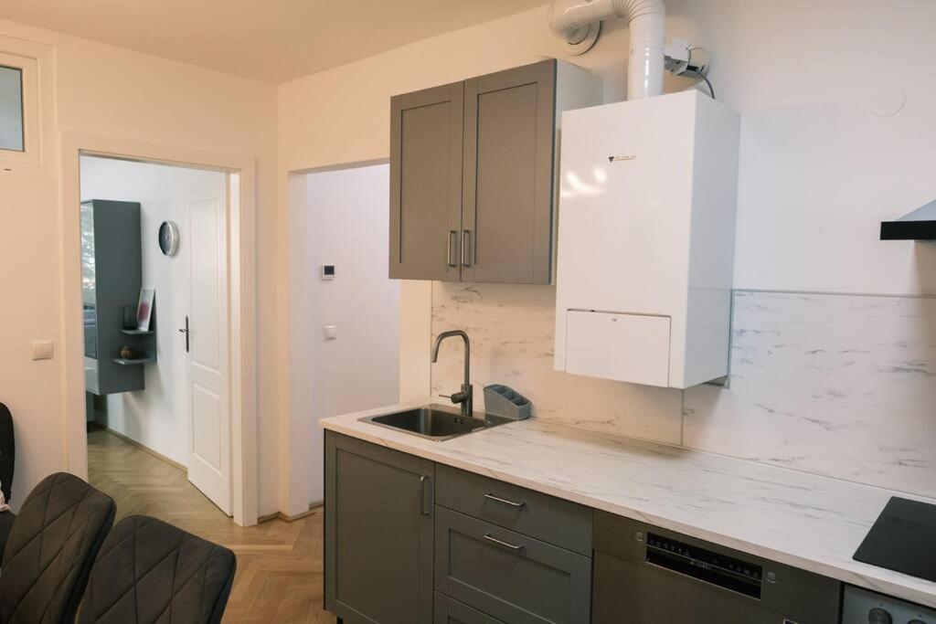Pink Prater Apartment Wina Bagian luar foto