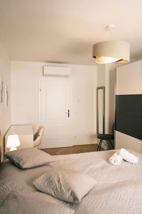 Pink Prater Apartment Wina Bagian luar foto
