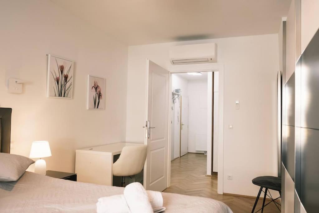 Pink Prater Apartment Wina Bagian luar foto