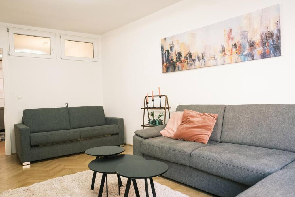 Pink Prater Apartment Wina Bagian luar foto