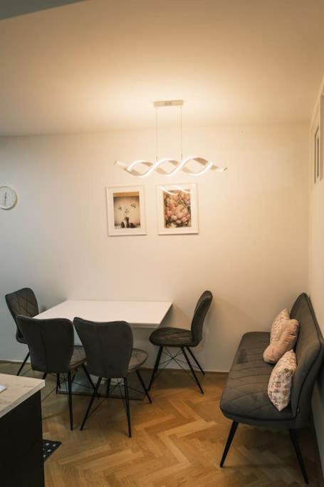 Pink Prater Apartment Wina Bagian luar foto